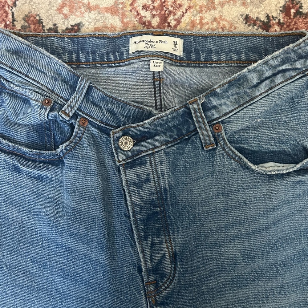 Abercrombie & Fitch Straight Leg Dad Jeans in Classic Blue 6L/28 Curve Love - Picture 2 of 3